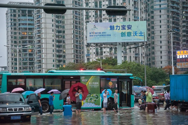 Σοβαρές πλημμύρες πλήττουν την Κίνα [photos] - Φωτογραφία 2