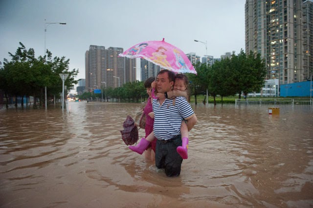 Σοβαρές πλημμύρες πλήττουν την Κίνα [photos] - Φωτογραφία 3