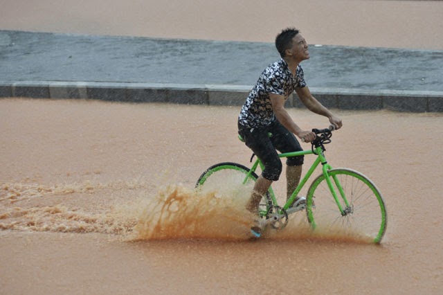 Σοβαρές πλημμύρες πλήττουν την Κίνα [photos] - Φωτογραφία 4