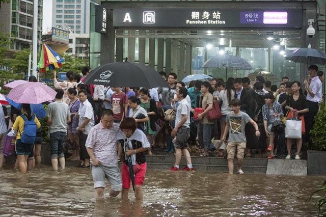 Σοβαρές πλημμύρες πλήττουν την Κίνα [photos] - Φωτογραφία 5