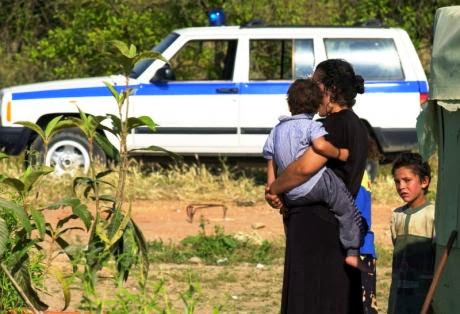 Αχαΐα: Έφοδος της Αστυνομίας το πρωί στον καταυλισμό των Ρομά στα Σαγέικα - Φωτογραφία 1