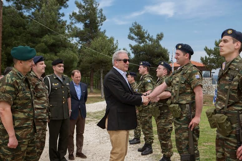 Φωτό από την επίσκεψη του ΥΕΘΑ Δημ. Αβραμόπουλου στον Έβρο - Φωτογραφία 13