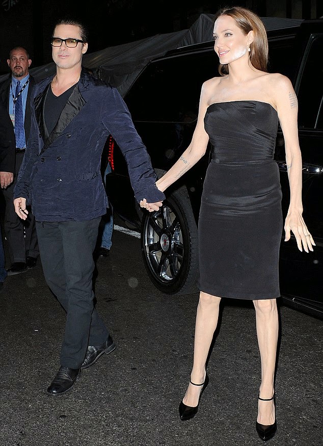 Η Angelina πήγε στην πρεμιέρα του Brad Pitt καλυμμένη με πούδρα! [photos] - Φωτογραφία 7