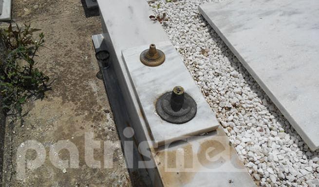 Ηλεία: Έκλεψαν τα καντήλια από το νεκροταφείο της Ροβιάτας! - Φωτογραφία 1