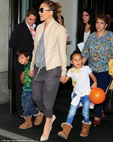 Μεγάλωσαν αρκετά τα δίδυμα της Jennifer Lopez και έγιναν κουκλάκια! [photos] - Φωτογραφία 3