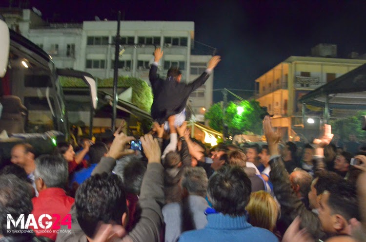 Κάηκε η Λαμία τα ξημερώματα - Υποδοχή ηρώων για τους παίκτες που την ανέβασαν στη Football League [video - photos] - Φωτογραφία 13