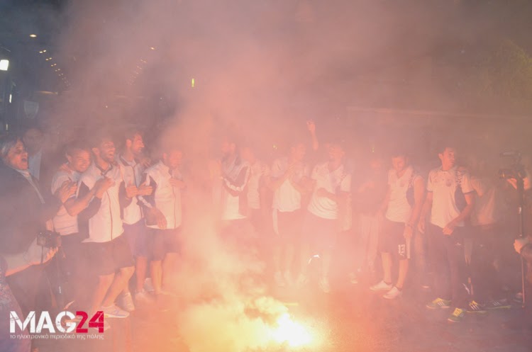 Κάηκε η Λαμία τα ξημερώματα - Υποδοχή ηρώων για τους παίκτες που την ανέβασαν στη Football League [video - photos] - Φωτογραφία 16