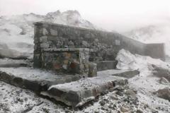 Μπορεί να έχουμε μέσα Μαΐου, αλλά στα Καλάβρυτα έριξε χιόνι! Δείτε τις απίστευτες φωτογραφίες με τα... παιχνίδια του καιρού!