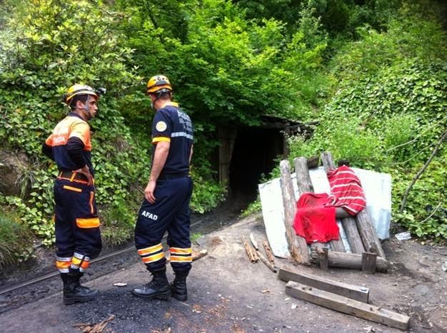 Θρήνος και οργή στην Τουρκία - Στους 282 οι νεκροί - Φωτογραφία 10