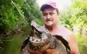 Απίστευτο! Ψαράς έπιασε στα δίχτυα του προϊστορική χελώνα-αλιγάτορα! [photo] - Φωτογραφία 2