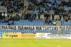 «Μια πόλη, μια ομάδα, μια τζατζίκι, μια πατάτες» - Δείτε μερικά από τα πιο απίστευτα πανό που έχουν βρεθεί ποτέ στα ελληνικά γήπεδα [photos]