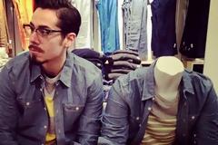 «The Gap Mannequin Project» ο απίστευτος τρόπος που βρήκε ένας τυπάς για να περνούν οι... ατελείωτες ώρες όταν ψωνίζει η μνηστή του [photos]