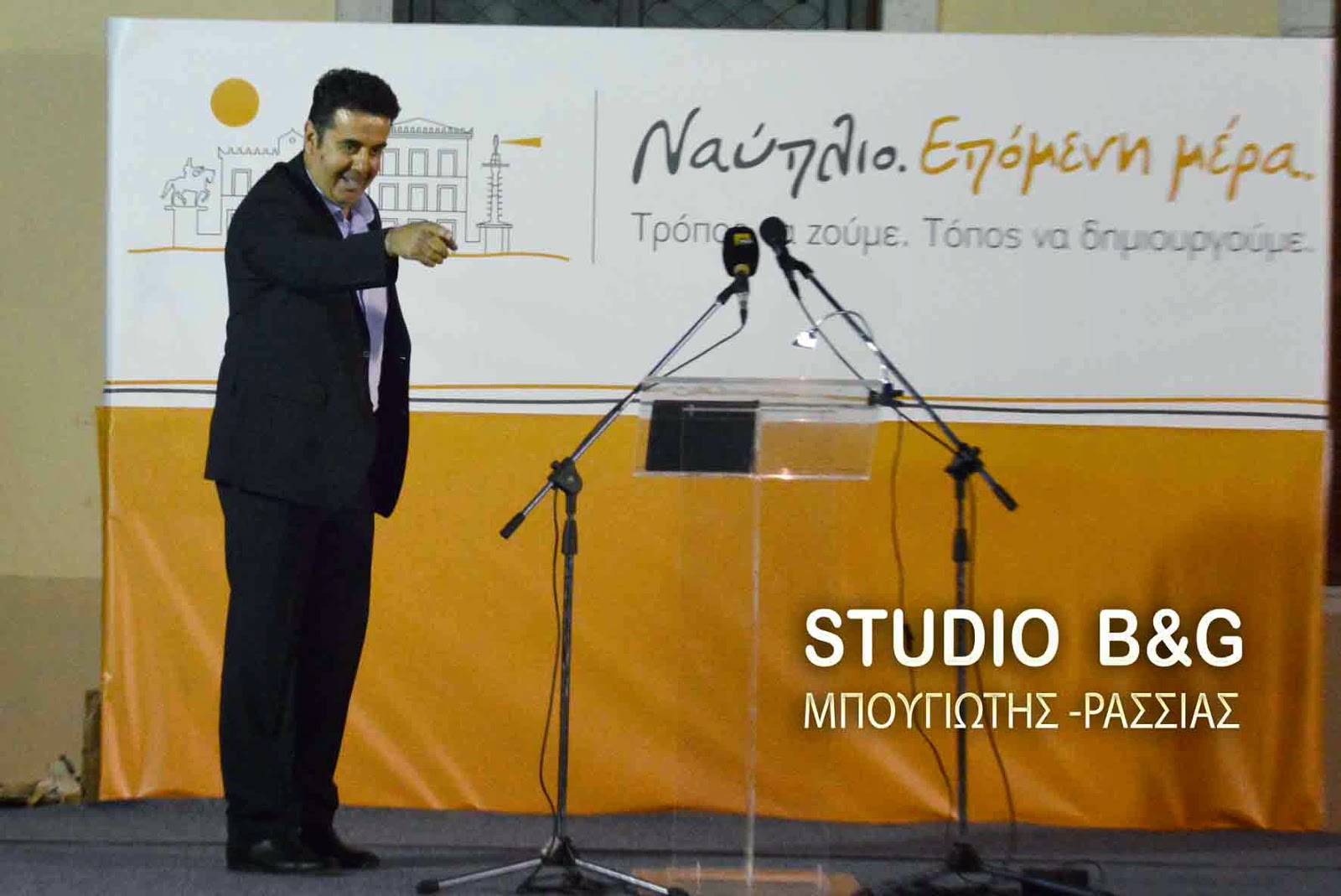 Ενθουσιασμός για την νίκη στο εκλογικό κέντρο του Δ.Κωστούρου στο Ναύπλιο - Φωτογραφία 1