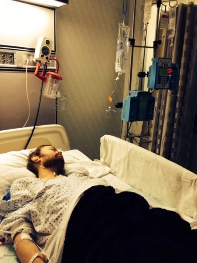 Αν πιει ένα ακόμα ποτό κινδυνεύει να χάσει τη ζωή του ο Ντέρικ Γουίμπλεϊ - Είχε νοσηλευτεί σε κωματώδη κατάσταση στο νοσοκομείο [Σκληρές εικόνες] - Φωτογραφία 5