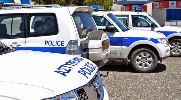 Η αστυνομία της Κύπρου ζητά να παραδοθεί αυτός που έριξε την κροτίδα και τραυμάτισε τον ποδοσφαιριστή - Φωτογραφία 1