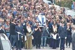 Θρήνος στην Κεφαλονιά: To σπαρακτικό τελευταίο αντίο στην Άννα Πολλάτου