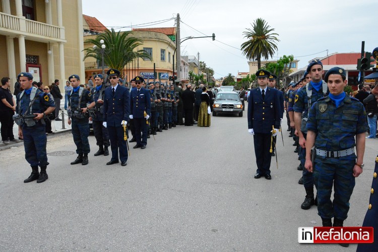 Το τελευταίο αντίο στην Σμηναγό Άννα Πολλάτου - Φωτογραφία 3