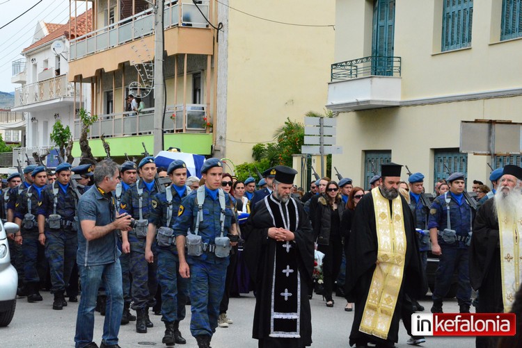 Το τελευταίο αντίο στην Σμηναγό Άννα Πολλάτου - Φωτογραφία 9