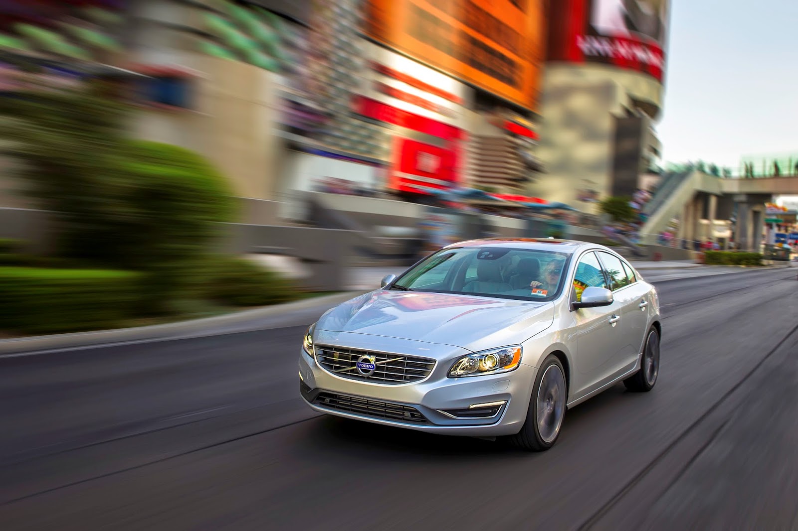 Επιλέγοντας Volvo S60/V60 1.6: το best-seller D2 ή νέο T4 200HP; - Φωτογραφία 2