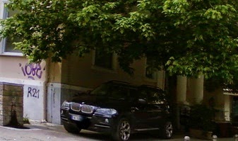 Δείτε που παρκάρουν στα Τρίκαλα τα πανάκριβα αμάξια τους οι πλούσιοι [photos] - Φωτογραφία 1