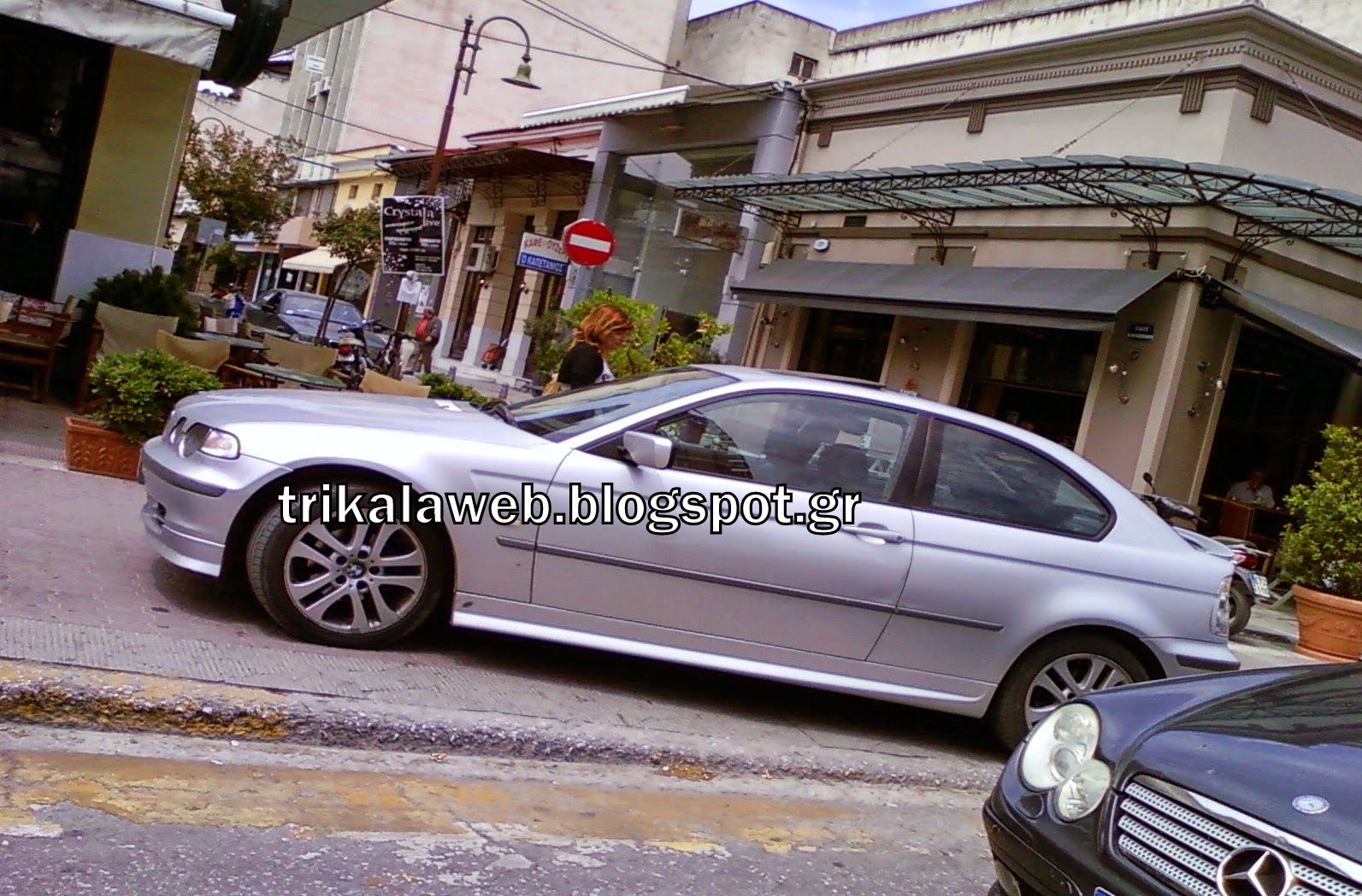 Δείτε που παρκάρουν στα Τρίκαλα τα πανάκριβα αμάξια τους οι πλούσιοι [photos] - Φωτογραφία 2