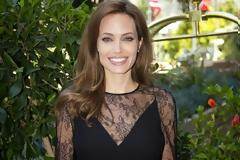Ανησυχητικά σκελετωμένη η Angelina Jolie - Δείτε φωτο