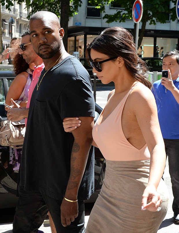 Η Kim Kardashian κυκλοφορεί χωρίς σουτιέν στο Παρίσι και τρελαίνει τους Γάλλους - Φωτογραφία 10