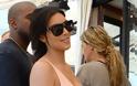 Η Kim Kardashian κυκλοφορεί χωρίς σουτιέν στο Παρίσι και τρελαίνει τους Γάλλους - Φωτογραφία 9