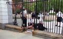 Άντρας γδύθηκε και στάθηκε τσιτσίδι μπροστά στον Λευκό Οίκο! Μαντέψτε που κατέληξε…  [video + photos] - Φωτογραφία 2