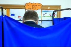 Εκλογές 2014: Το... ''συννεφάκι'' του Ευάγγελου Βενιζέλου - Το απίστευτο παιχνίδι του φωτογραφικού φακού!