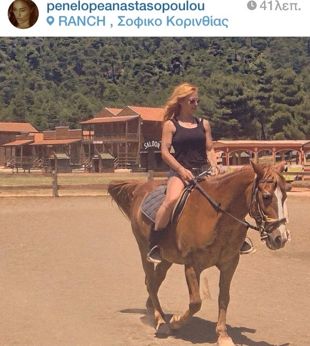 Πηνελόπη Αναστασοπούλου: Το κορίτσι και το... άλογο [Photo] - Φωτογραφία 2
