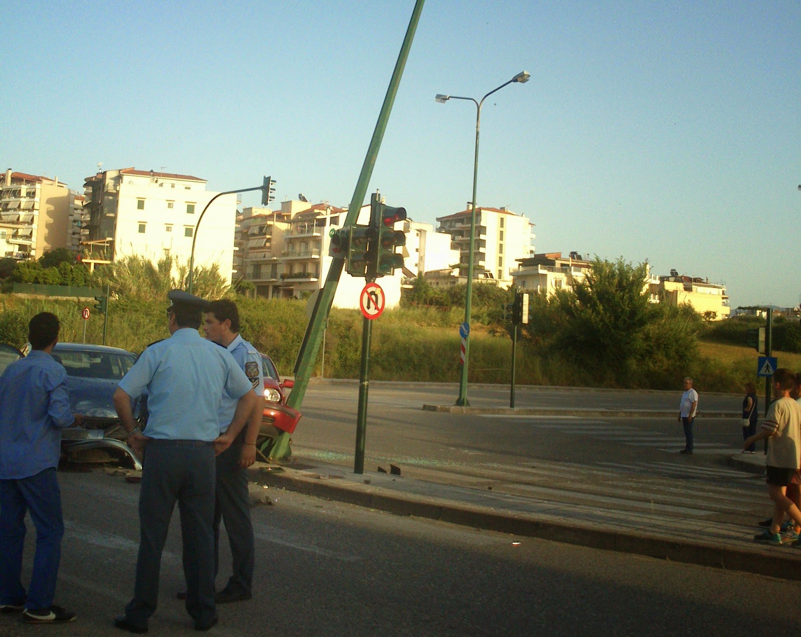 Αγρίνιο: Σοβαρό τροχαίο στο ρέμα Ρεμπελιά - Δείτε φωτο - Φωτογραφία 2