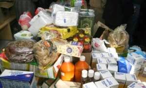 Συγκεντρώνουν τρόφιμα και είδη ρουχισμού για τους πληγέντες της Σερβίας - Φωτογραφία 1