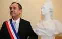 Γάλλος δήμαρχος θέλει να επαναφέρει τη μαθητική ποδιά