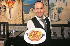 Έλληνας ιδιοκτήτης εστιατορίου της Γερμανίας: Η Μέρκελ κάνει καλά την δουλειά της στην Ευρώπη! Πολλοί συμπατριώτες μου Έλληνες την κατηγορούν αδικαιολόγητα