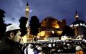 Απίστευτο! Πάνω από 100.000 Τούρκοι έξω από τη Αγία Σοφία για να επαναλειτουργήσει ο ναός ως τζαμί! Και εμείς κοιμόμαστε... [photos - videos] - Φωτογραφία 9