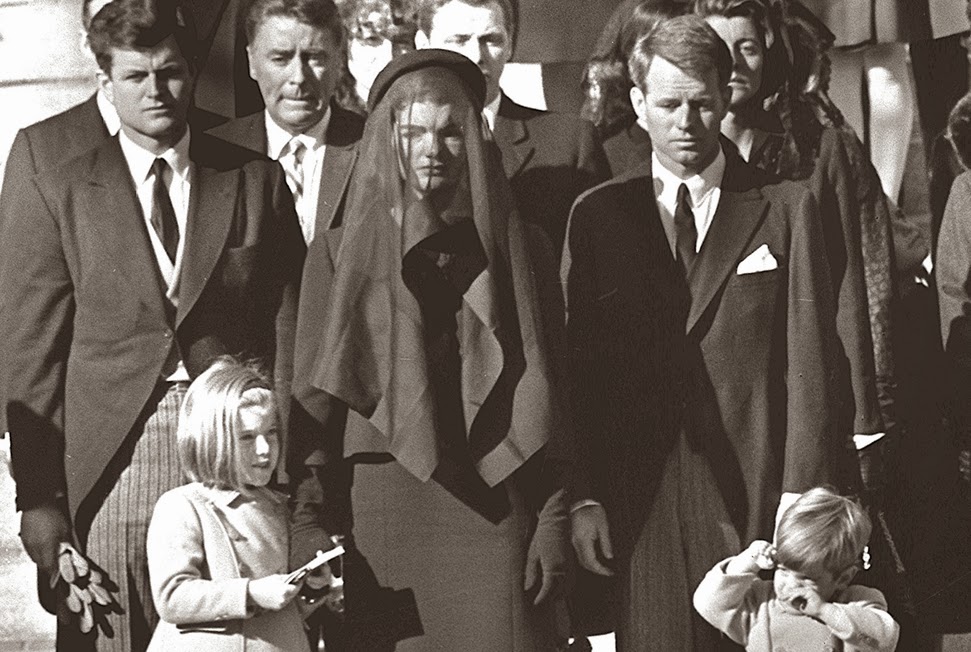 Οι ατέλειωτοι εραστές της Τζάκι Κέννεντι - Αποκαλύψεις για την αχαλίνωτη ζωή μιας Πρώτης Κυρίας - Φωτογραφία 17