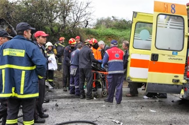 Οικογενειακή τραγωδία στην άσφαλτο: Νεκροί πατέρας και γιος - Φωτογραφία 1