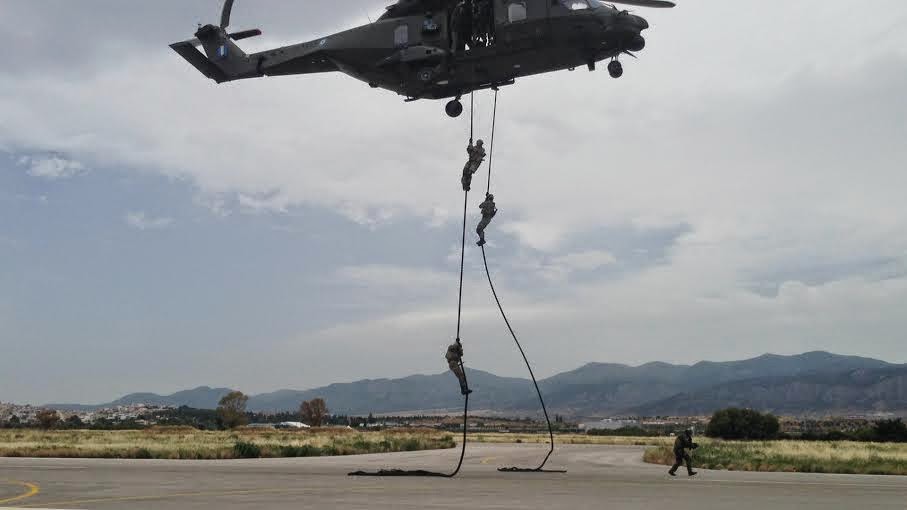 Καταρρίχηση με την μέθοδο του Fast Rope από Ελικόπτερο ΝΗ-90 - Φωτογραφία 5