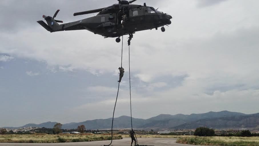 Καταρρίχηση με την μέθοδο του Fast Rope από Ελικόπτερο ΝΗ-90 - Φωτογραφία 7
