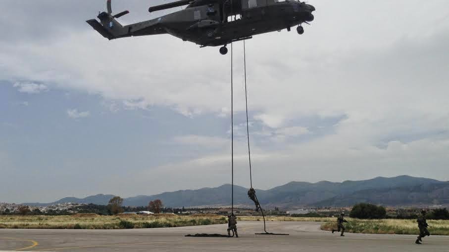Καταρρίχηση με την μέθοδο του Fast Rope από Ελικόπτερο ΝΗ-90 - Φωτογραφία 8