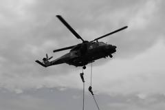 Καταρρίχηση με την μέθοδο του Fast Rope από Ελικόπτερο ΝΗ-90