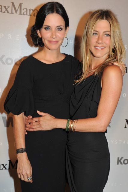 Το δίλημμα της Aniston για το γάμο της: Οι δυο γυναίκες που της κάνουν τη ζωή δύσκολη - Φωτογραφία 2