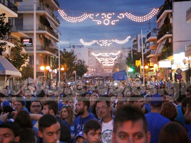 Οι οπαδοί της Νίκης Βόλου γιόρτασαν μέχρι πρωίας την άνοδο στα μεγάλα σαλόνια μετά από 48 χρόνια [photos - videos] - Φωτογραφία 3