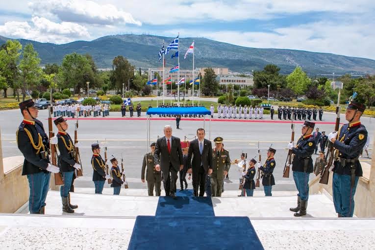 Δηλώσεις ΥΕΘΑ Δημήτρη Αβραμόπουλου και ΥΠΑΜ Γεωργίας Irakli Alasania μετά τη συνάντησή τους στο ΥΠΕΘΑ - Φωτογραφία 7