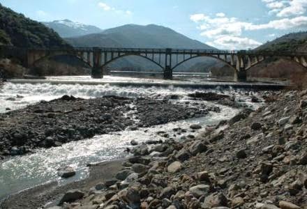 Πάτρα: Ξεπουλούν δυο ακίνητα του Δημοσίου στον ποταμό Χάραδρο - Φωτογραφία 1