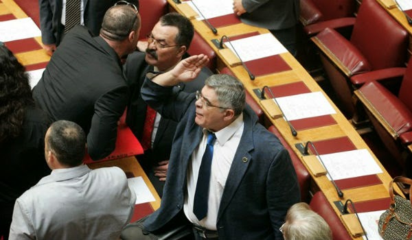 Ουρλιαχτά, φωνές και παραλήρημα από Μιχαλολιάκο στη Βουλή - Τι είπε για τη δολοφονία Τεμπονέρα - Φωτογραφία 1