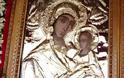 Απίστευτο! Μοναχός (;) πετούσε πέτρες στην εικόνα της Παναγίας στον Ιερό Ναό της Παναγίας Τρυπητής στο Αίγιο