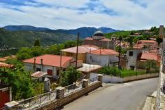 Επικίνδυνη και εγκαταλελειμμένη η παιδική χαρά του Αγίου Πέτρου στην Κυνουρία