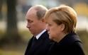 Η Μέρκελ απειλεί και πάλι τη Ρωσία με νέες κυρώσεις